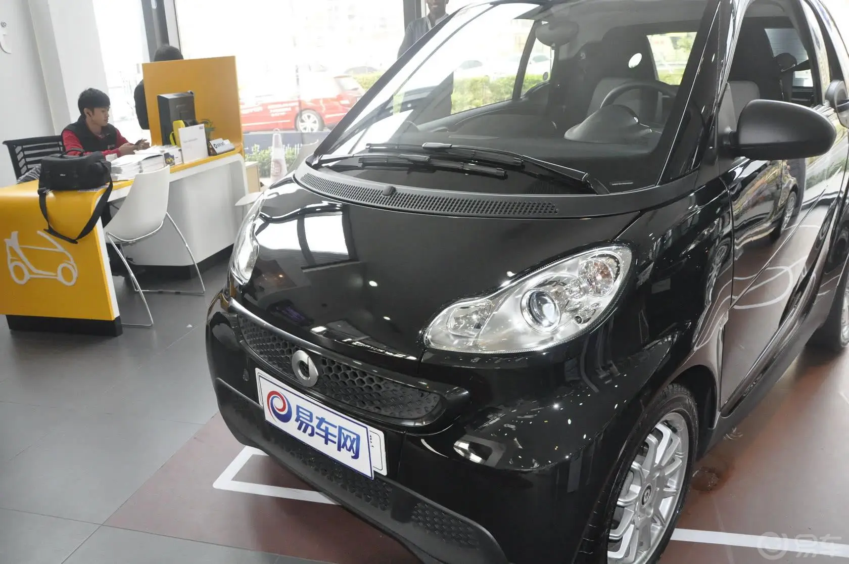 smart fortwo1.0L MHD 硬顶标准版侧前45度车头向左水平