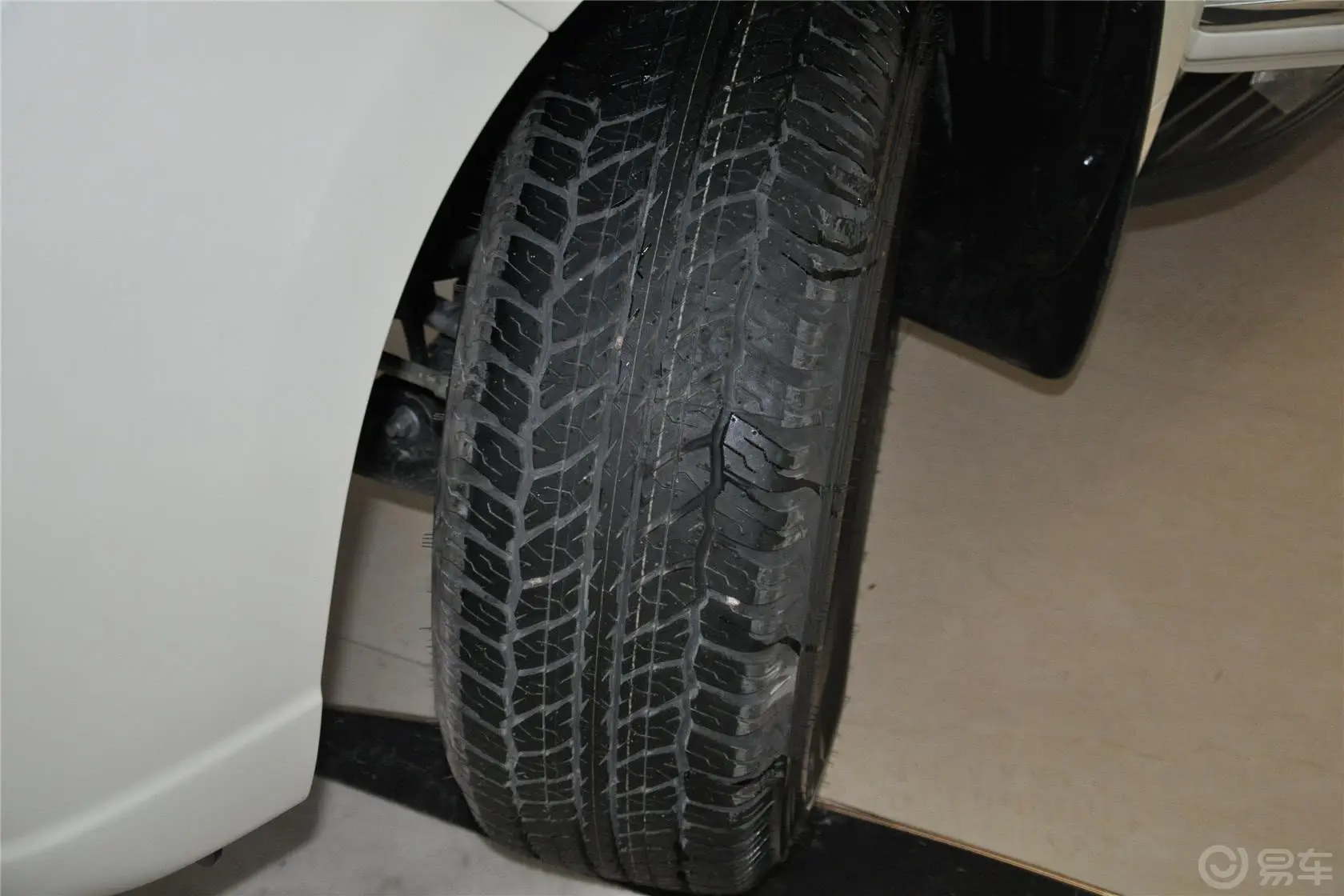 普拉多(进口)2.7L 自动标准版轮胎花纹