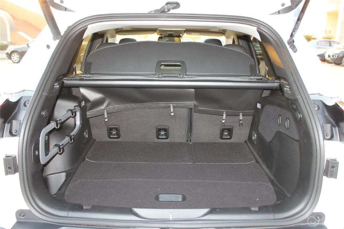 自由光(进口)2.4L 自动 都市版行李箱空间