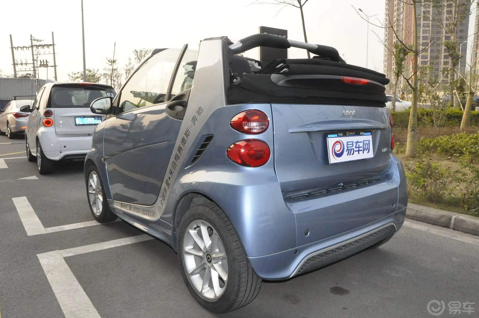 smart fortwo1.0T 敞篷激情版侧后45度车头向左水平