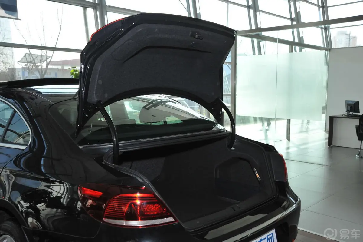一汽-大众CC1.8T 双离合 尊贵型行李厢开口范围