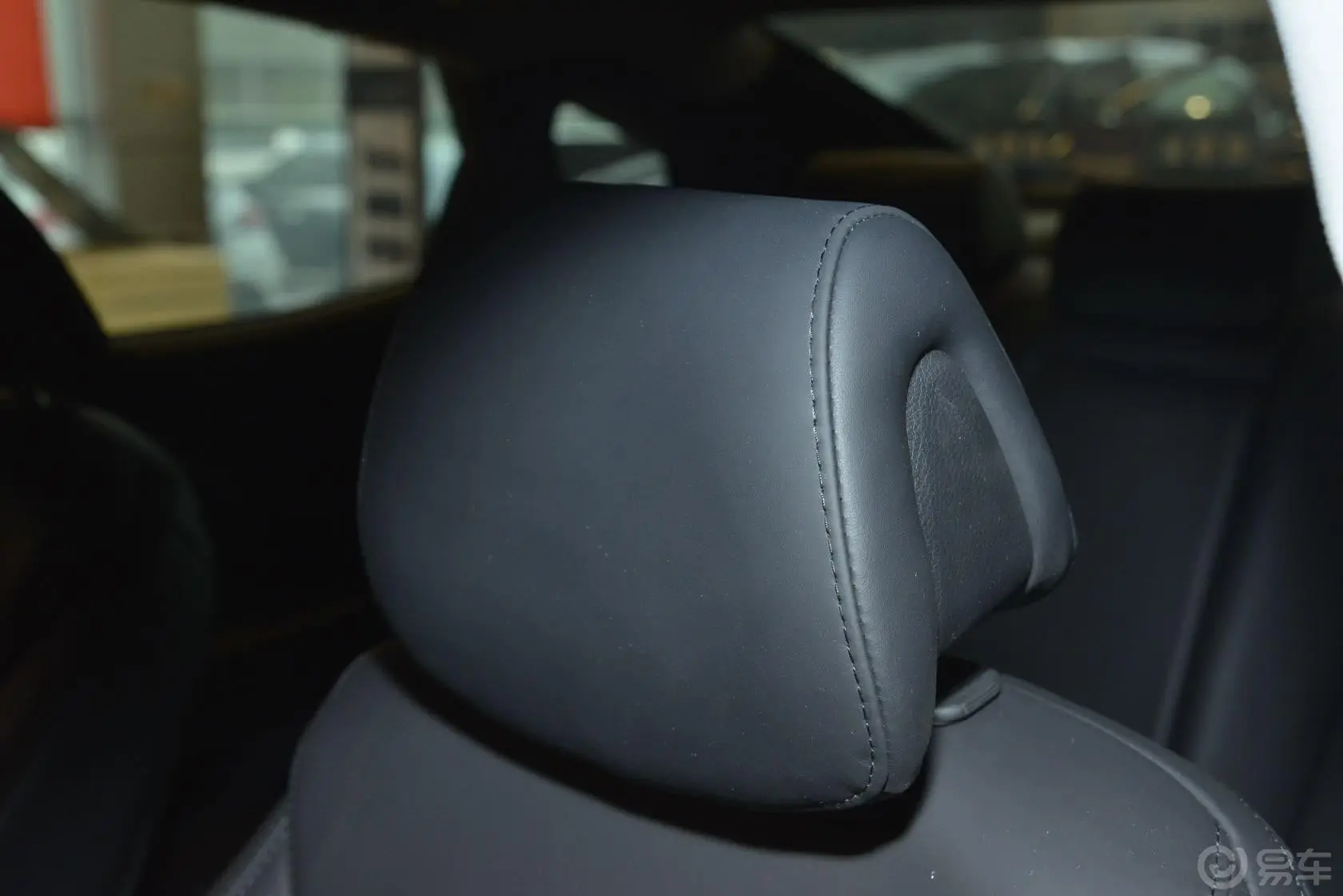 雅尊2.4L 自动 尊贵版驾驶员头枕