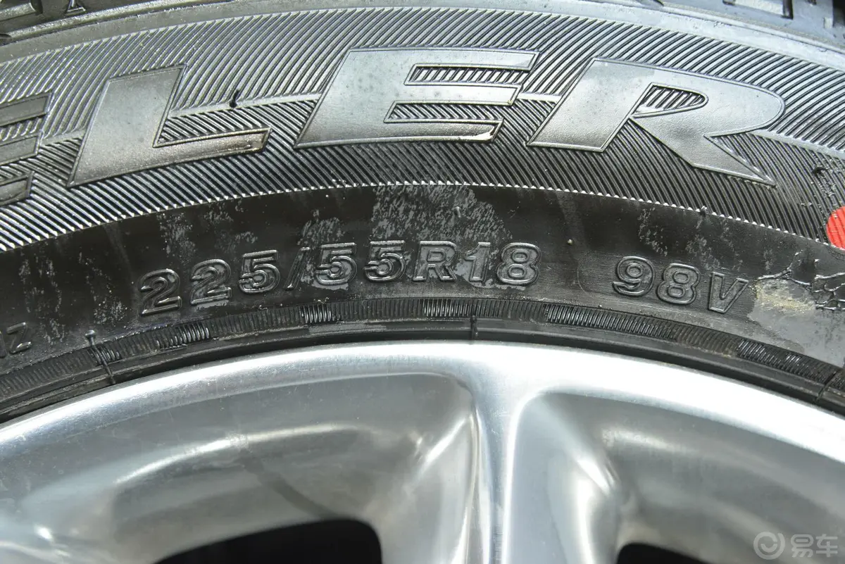 自由光(进口)2.4L 自动 精锐版轮胎规格