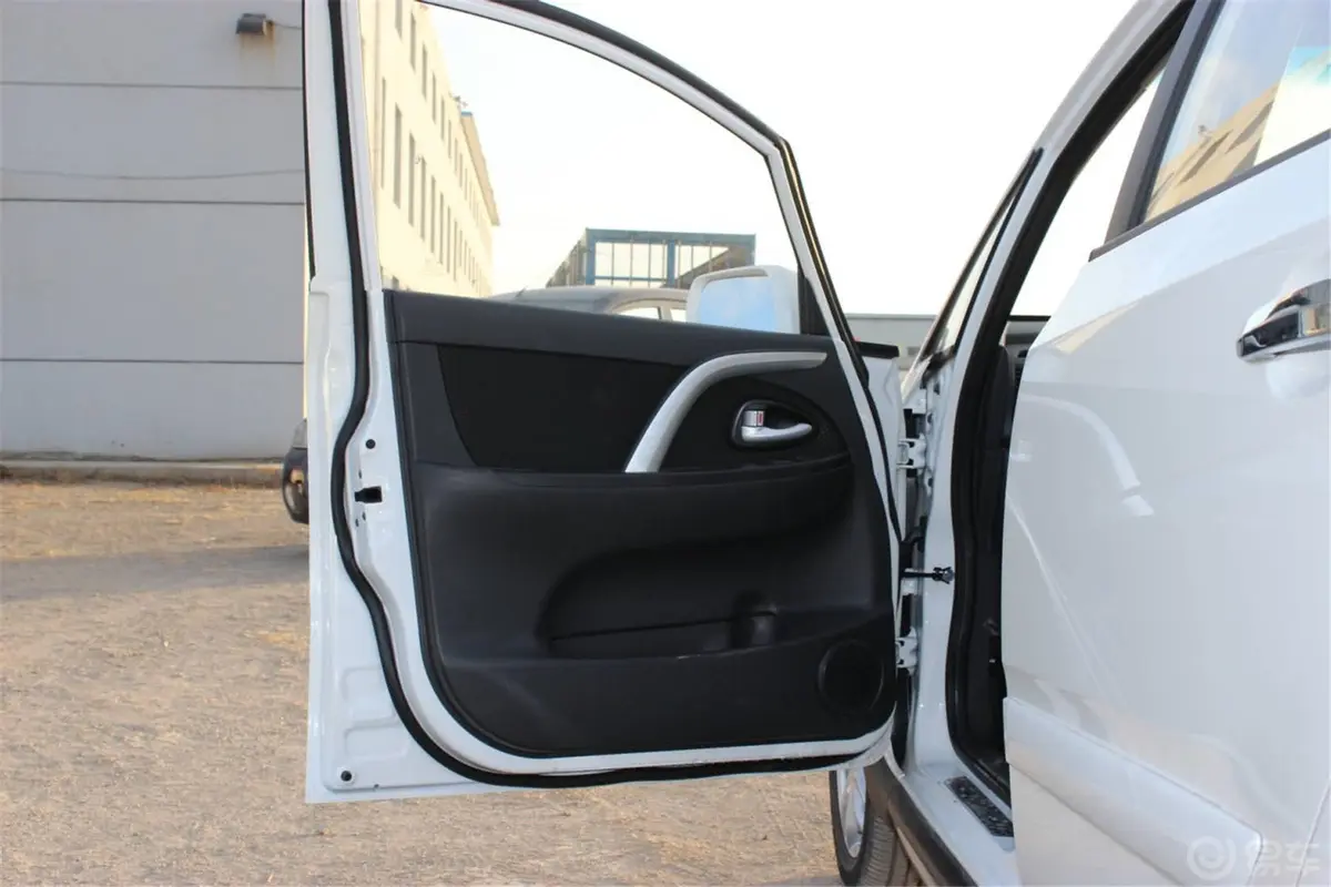 长安CX201.4L 手动 天窗导航版 国IV驾驶员侧车门内门板