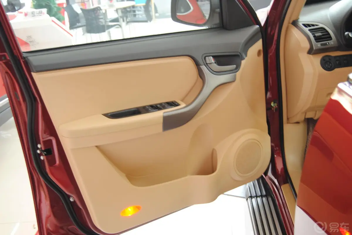 瑞虎精英版 1.6 MT 舒适型驾驶员侧车门内门板