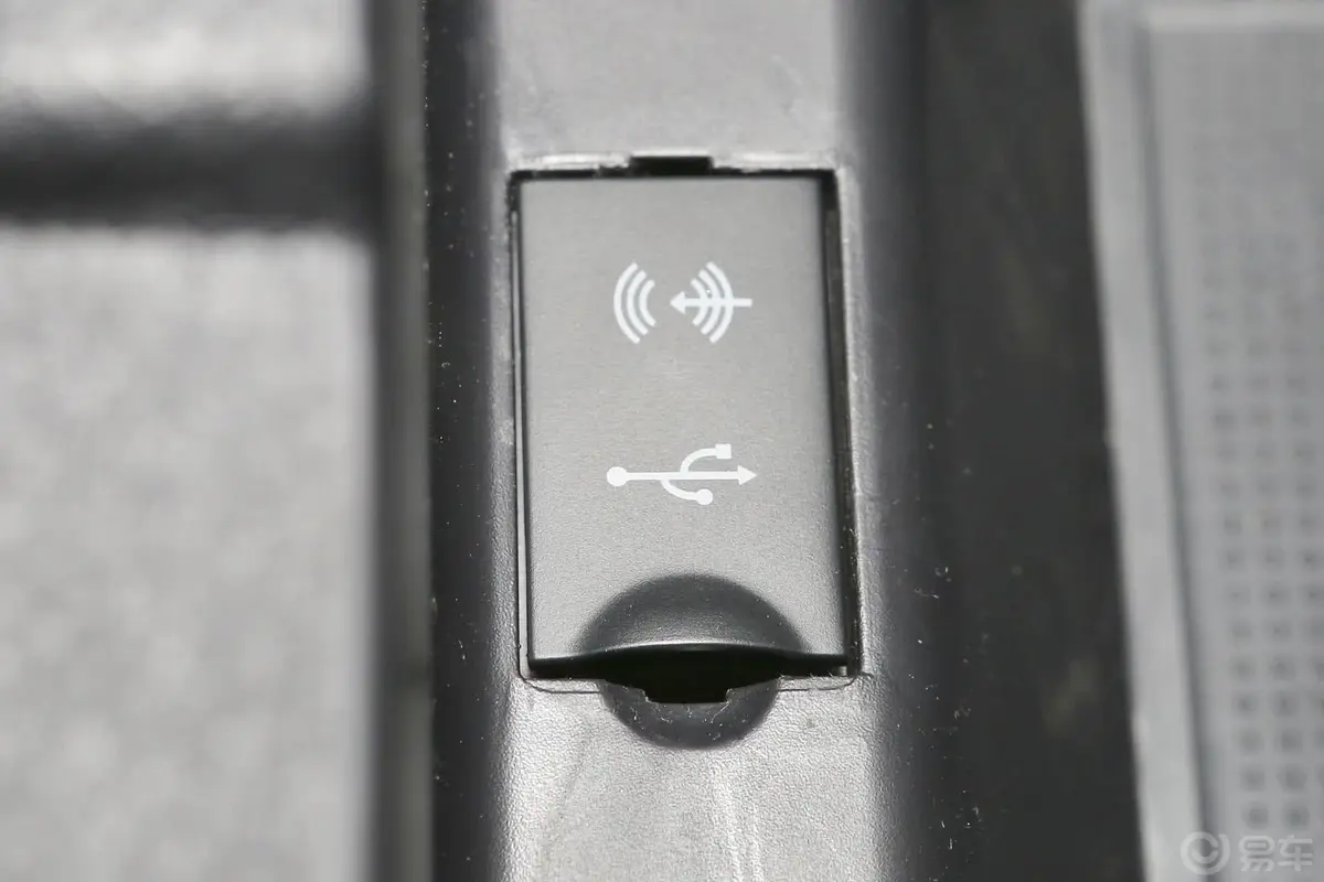 哈弗H5经典智尊版 2.4L 手动 四驱 舒适型 汽油版USB接口