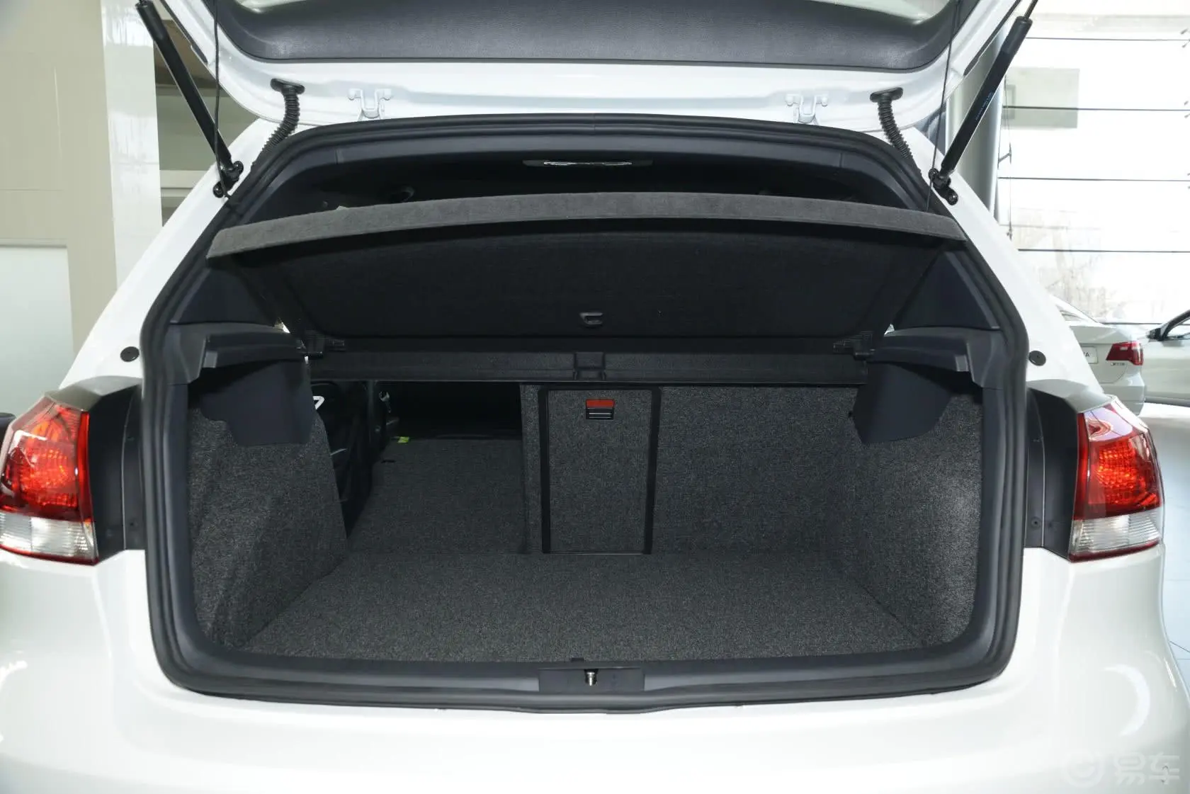 高尔夫GTI 2.0L 双离合 舒适版行李箱空间