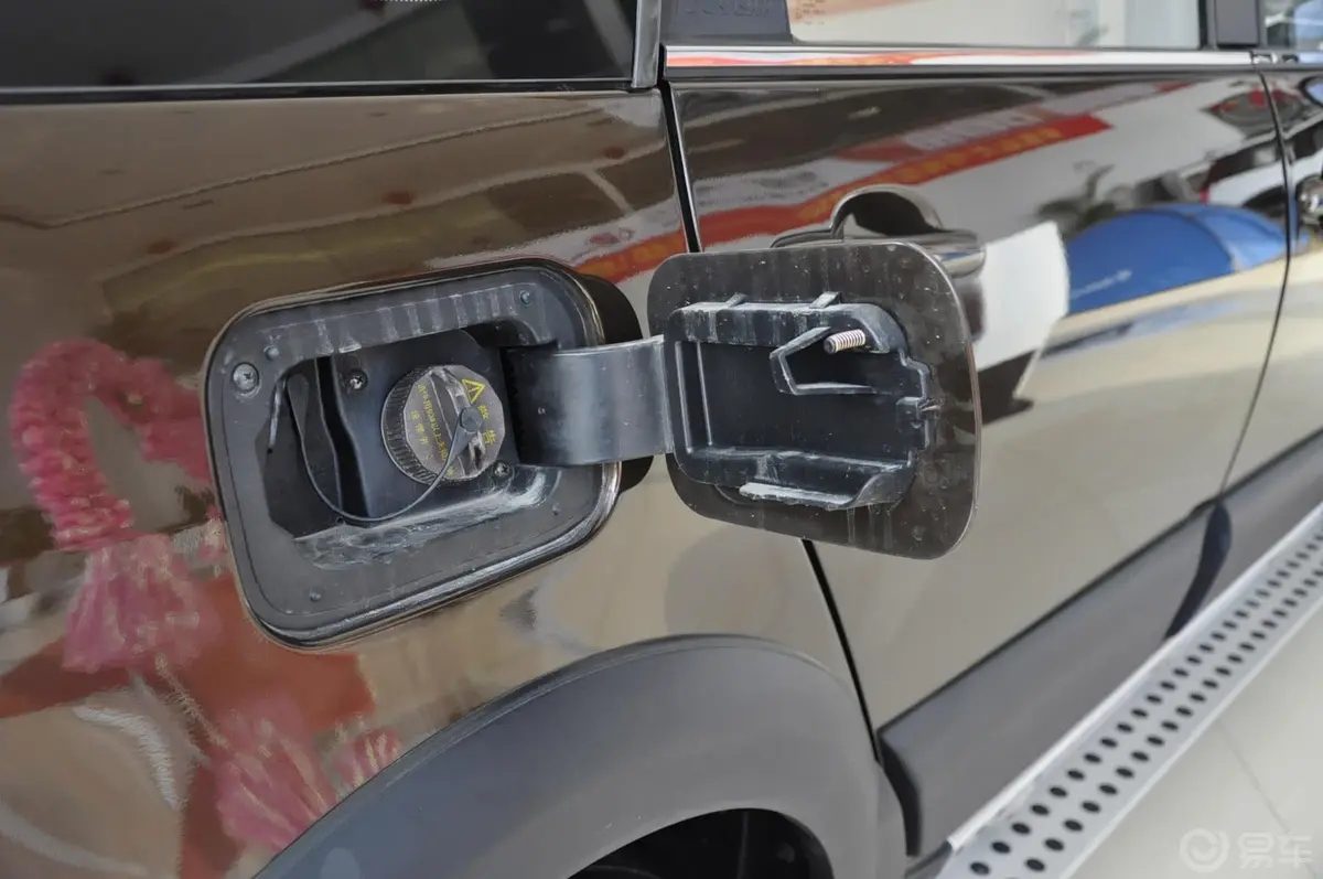 景逸SUV1.6L 手动 尊贵型加油口