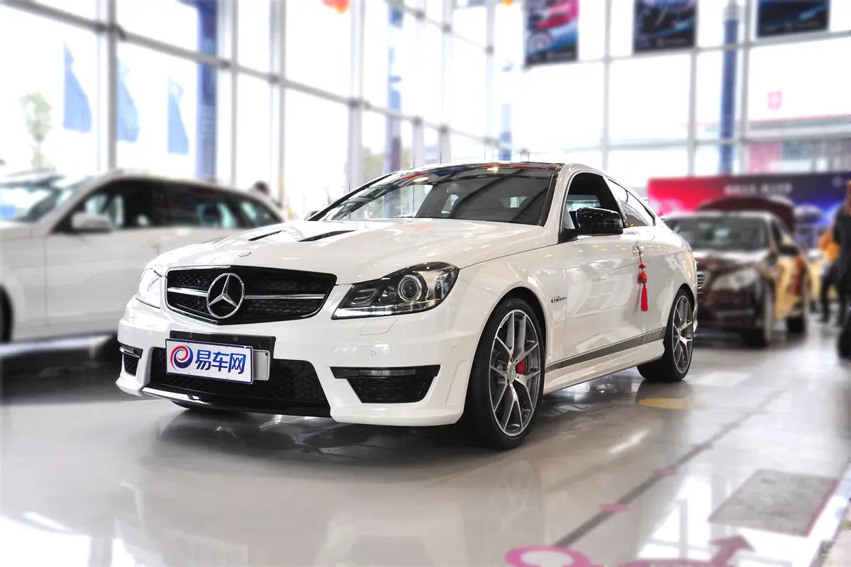 奔驰C级 AMGC 63 AMG Coupe Edition 507侧前45度车头向左水平