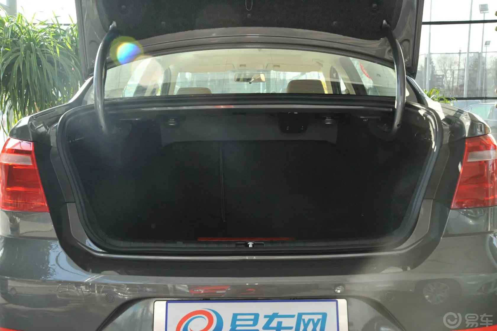 宝来1.6L 自动 舒适型行李箱空间