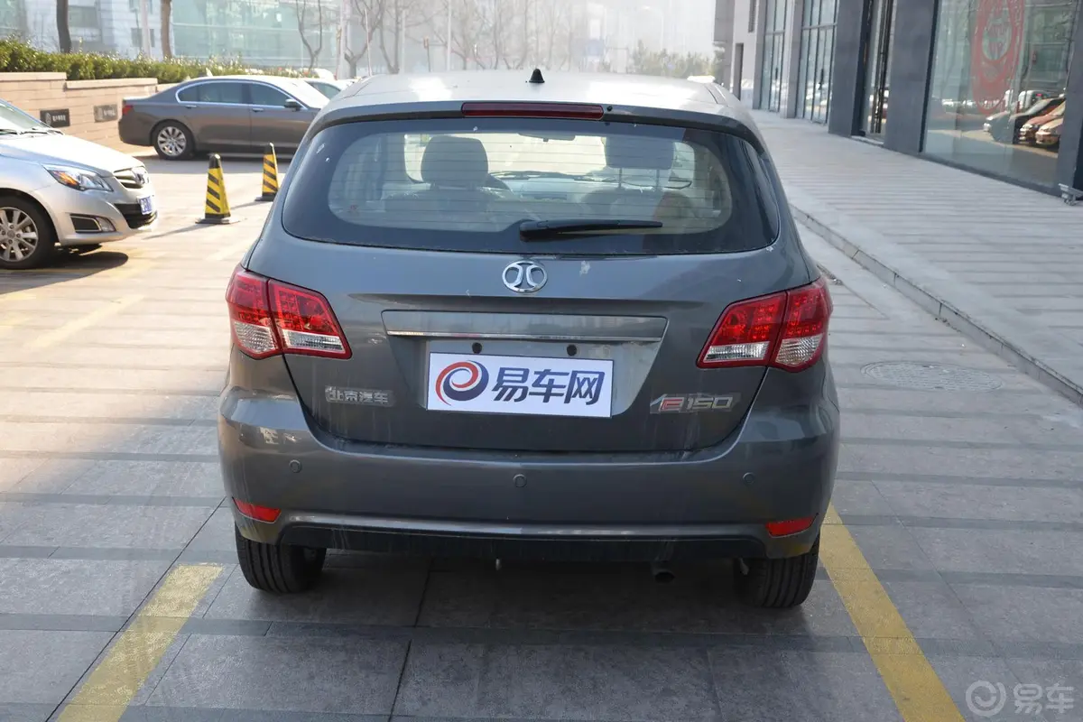 北京汽车E系列两厢 北京青年纪念版 1.5L 乐尚手动版正后水平
