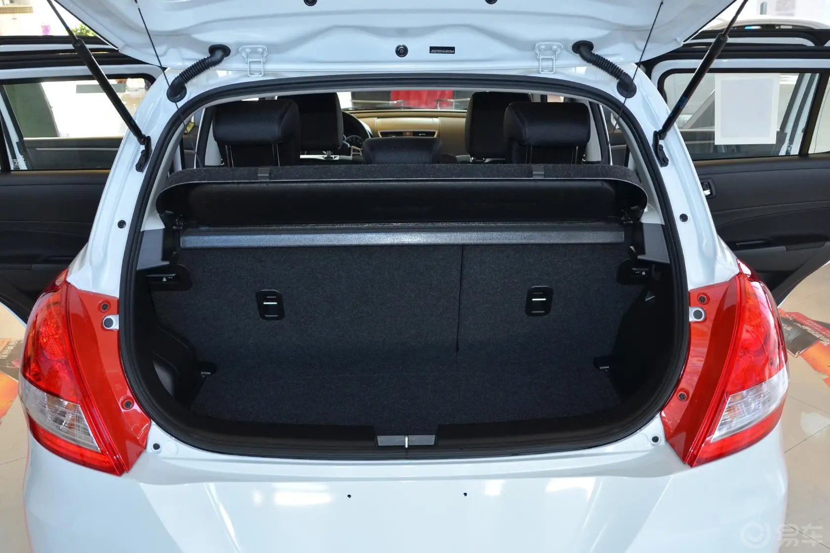速翼特1.6L 自动 两驱豪华版行李箱空间