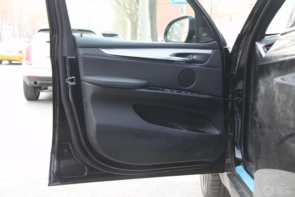 宝马X5(进口)xDirve50i M运动型驾驶员侧车门内门板