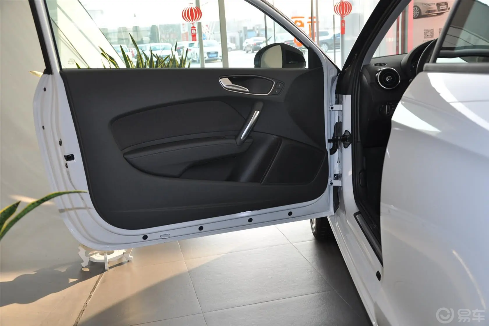 奥迪A130 TFSI 舒适型驾驶员侧车门内门板