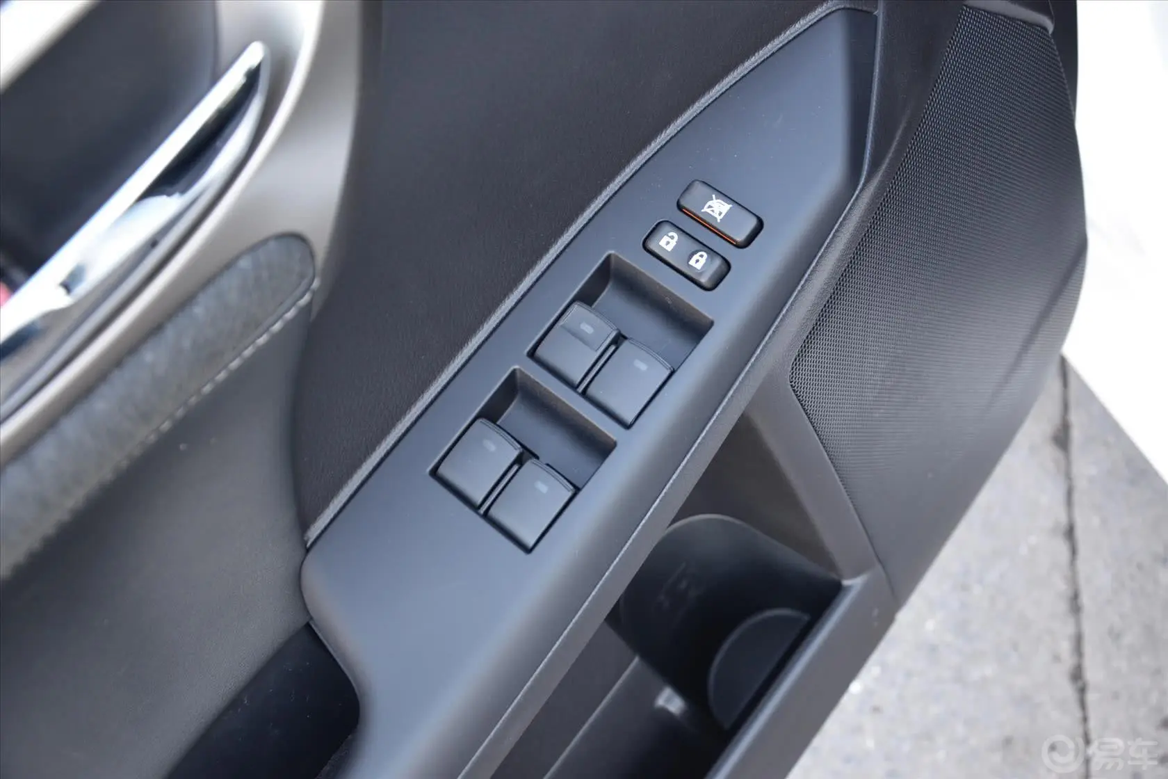 雷克萨斯CT200h 1.8L 自动 舒适版（双色）车窗升降键
