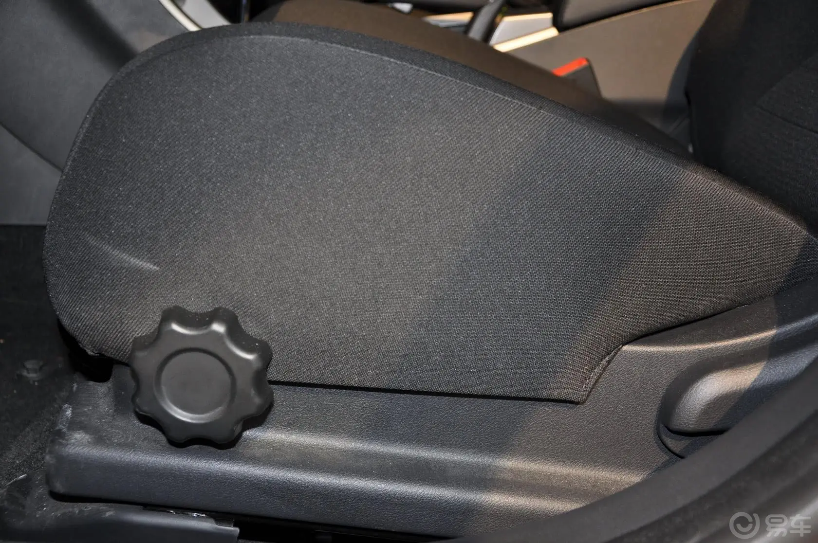 MG6掀背 1.8DVVT 自动 驾值版座椅调节键