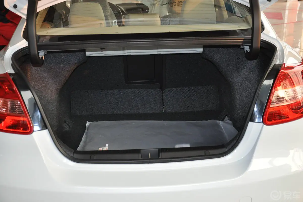 凯泽西2.4L 自动 两驱 标准版行李箱空间