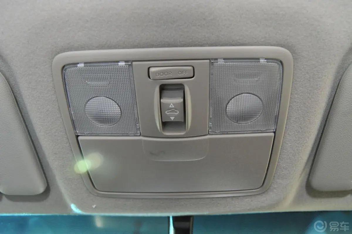 福瑞迪1.6L 手动 Premium Special前排车顶中央控制区