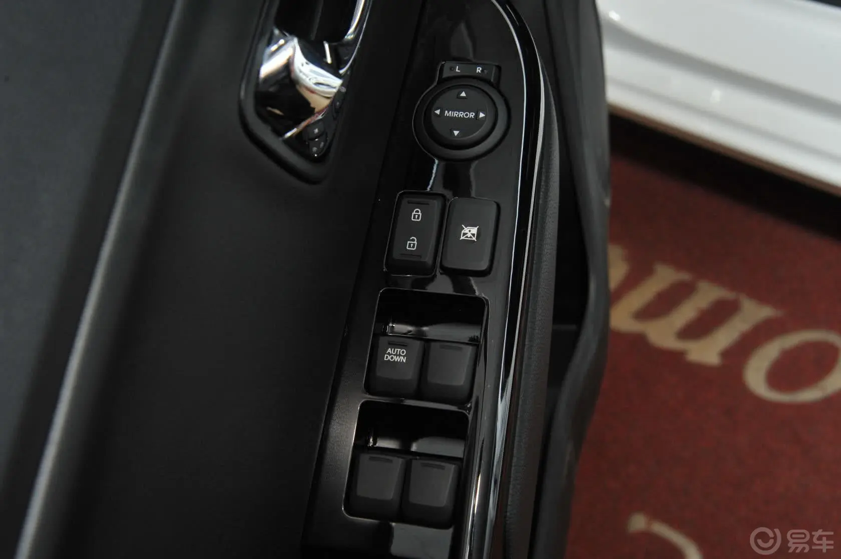 起亚K2三厢 1.6L 自动 Premium 纪念版车窗升降键