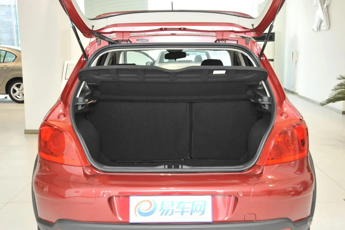 标致307两厢 1.6L 自动 CROSS行李箱空间