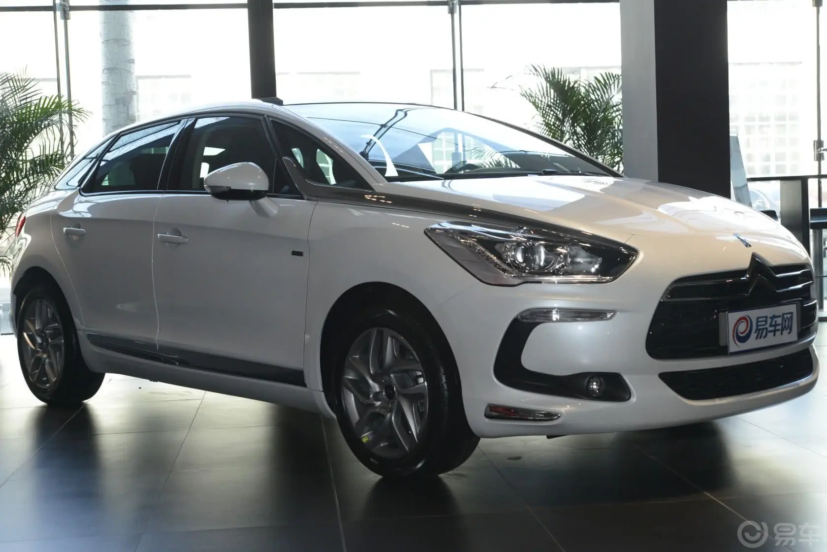 DS 51.6T 手自一体 THP160 雅致版后视镜转向灯（前）