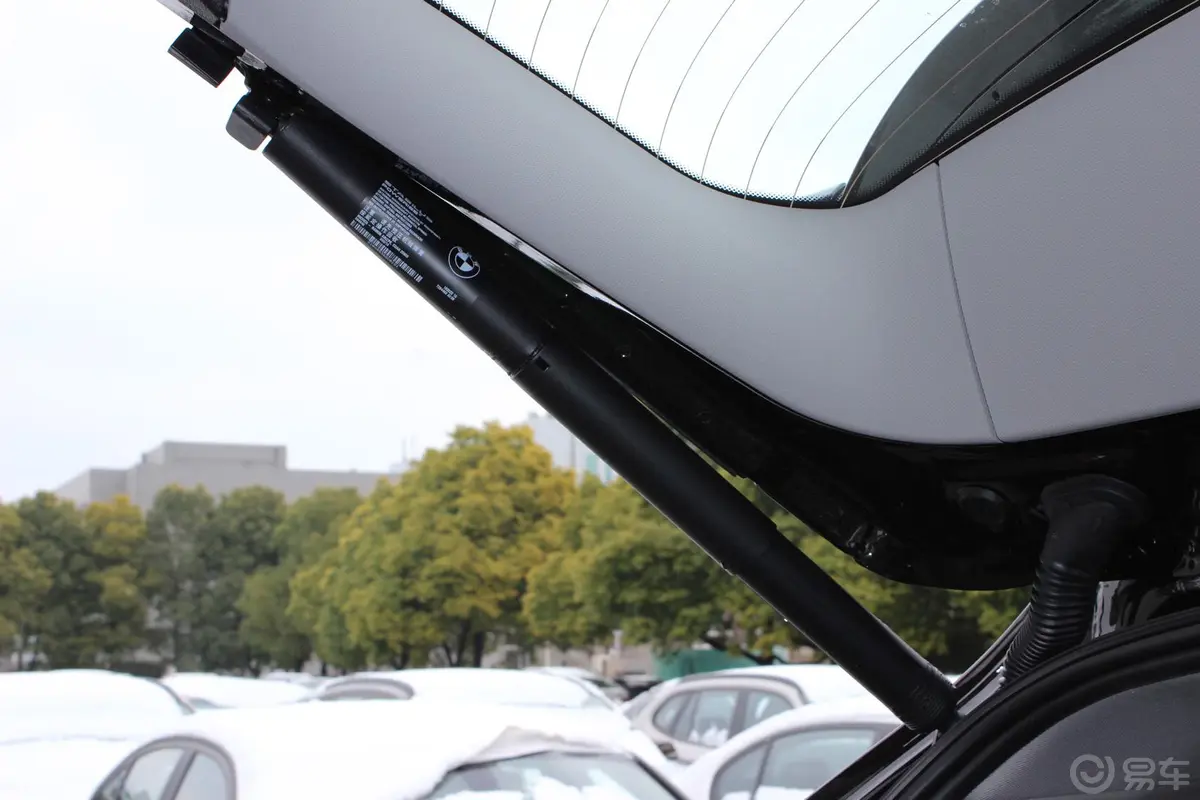 宝马X5(进口)xDrive35i 豪华型行李厢支撑杆
