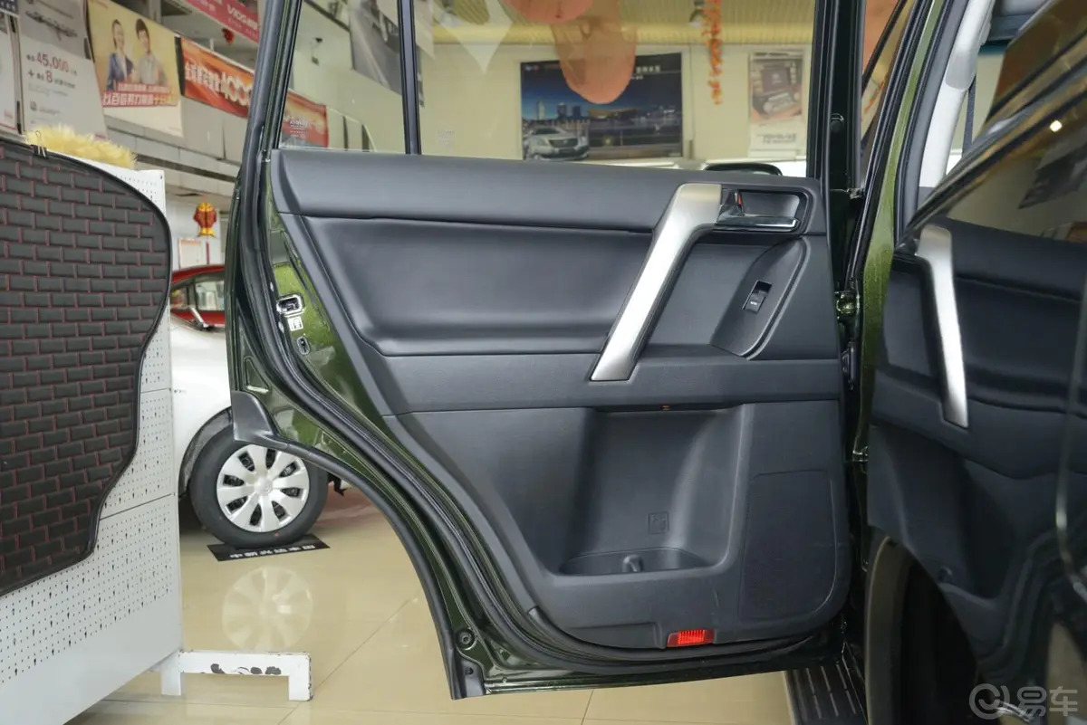普拉多4.0L V6 TX-L驾驶员侧车门内门板