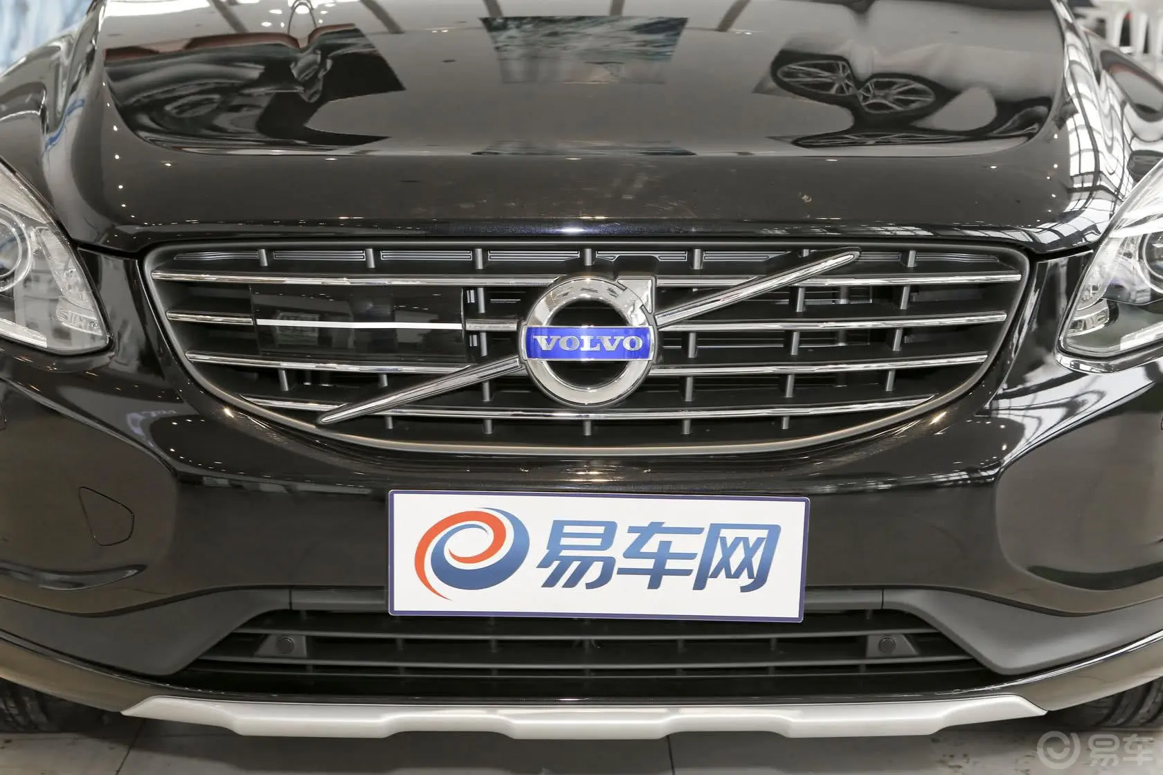 沃尔沃XC60(进口)3.0T T6 智雅版前格栅侧俯拍