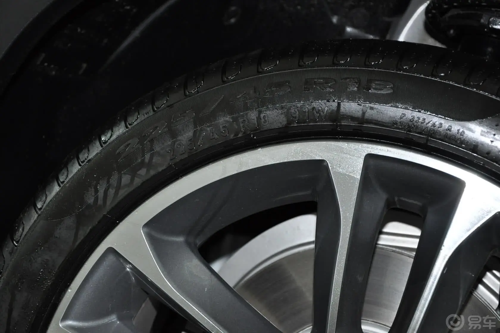 宝马X1sDrive18i 运动设计套装轮胎规格