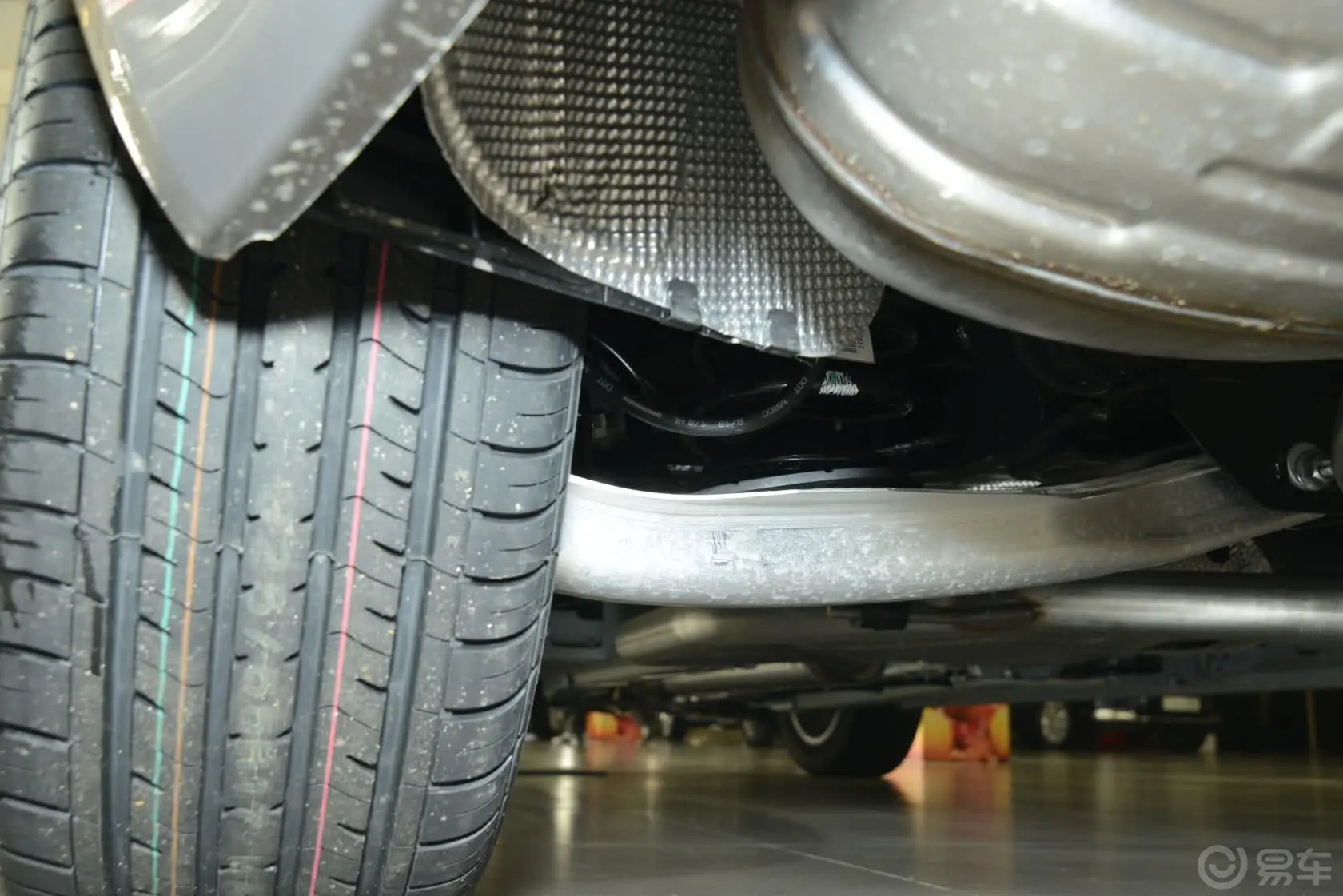 君威1.6T 自动 时尚技术型轮胎花纹