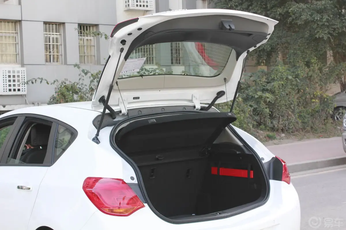 英朗XT 1.6L 自动 时尚型 Alcantara版行李厢开口范围