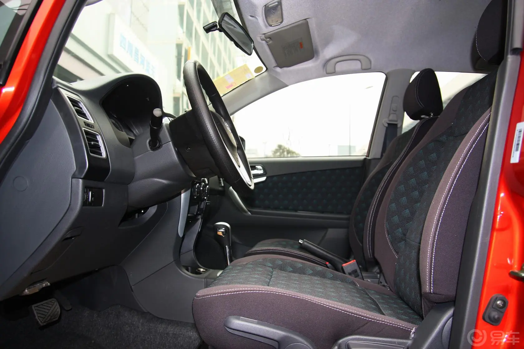 利亚纳A6两厢 1.5L 自动 畅想型前排空间