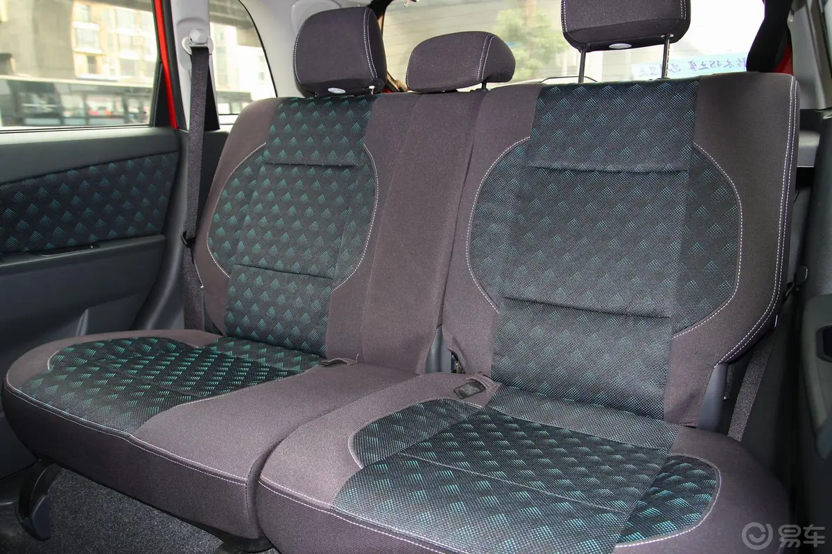 利亚纳A6两厢 1.5L 自动 畅想型后排座椅