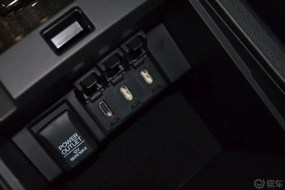 雅阁2.4L EX 豪华版USB接口