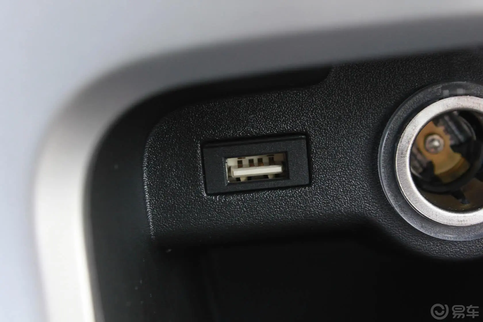 英朗XT 1.6L 自动 时尚型 Alcantara版USB接口