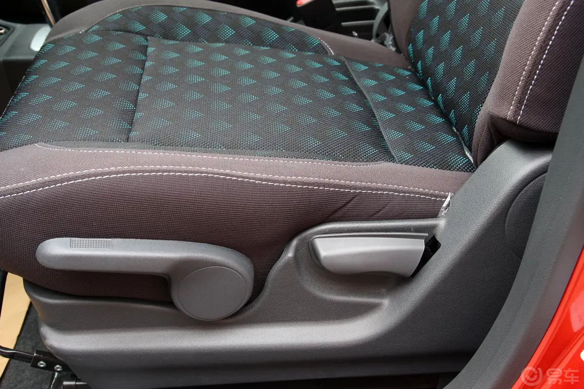 利亚纳A6两厢 1.5L 自动 畅想型座椅调节键