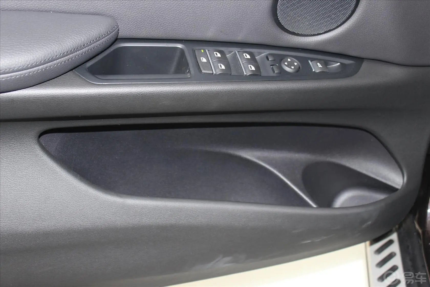 宝马X5(进口)xDrive35i 豪华型驾驶员门储物盒