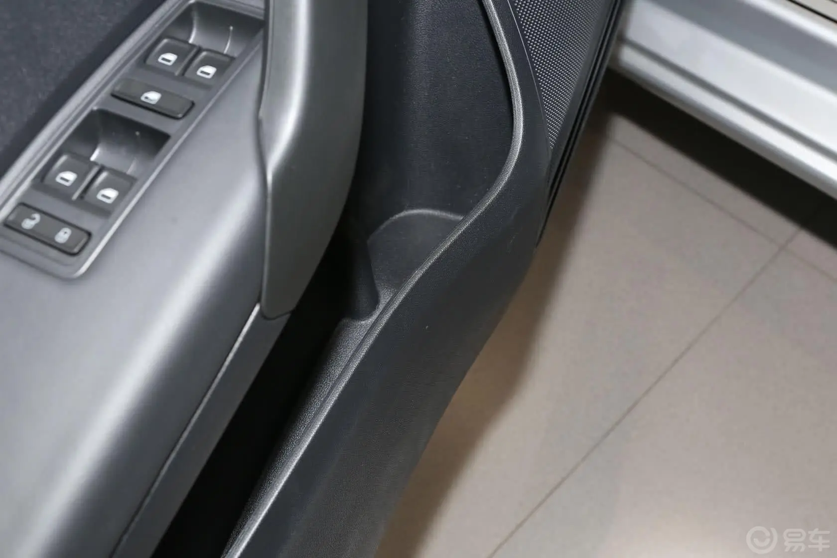 桑塔纳1.6L 手动 舒适版驾驶员门储物盒