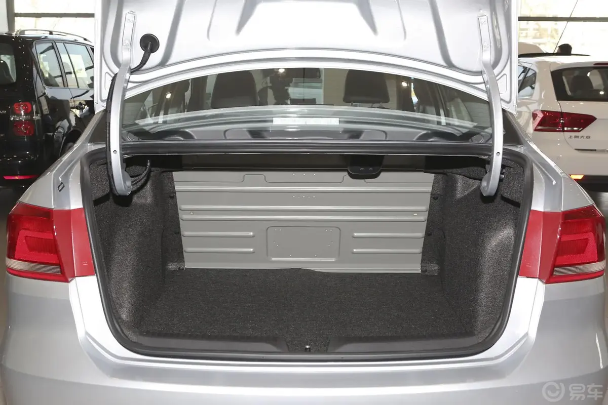 桑塔纳1.6L 手动 舒适版行李箱空间