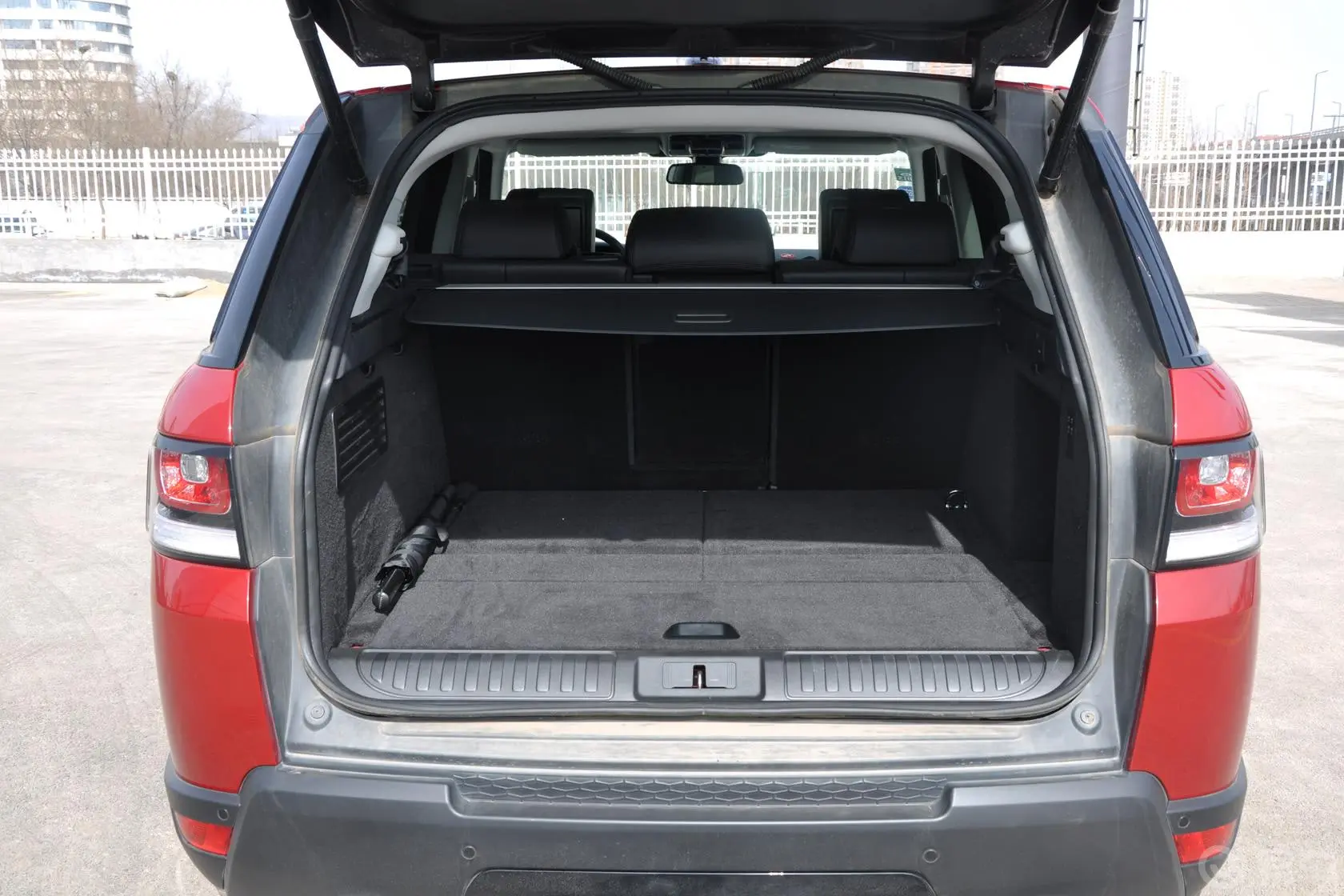 揽胜运动版3.0 V6 SC 汽油版 HSE Dynamic行李箱空间