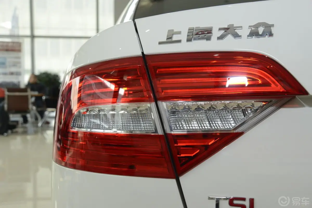 速派1.8TSI 手自一体 雅仕版尾灯侧45度俯拍