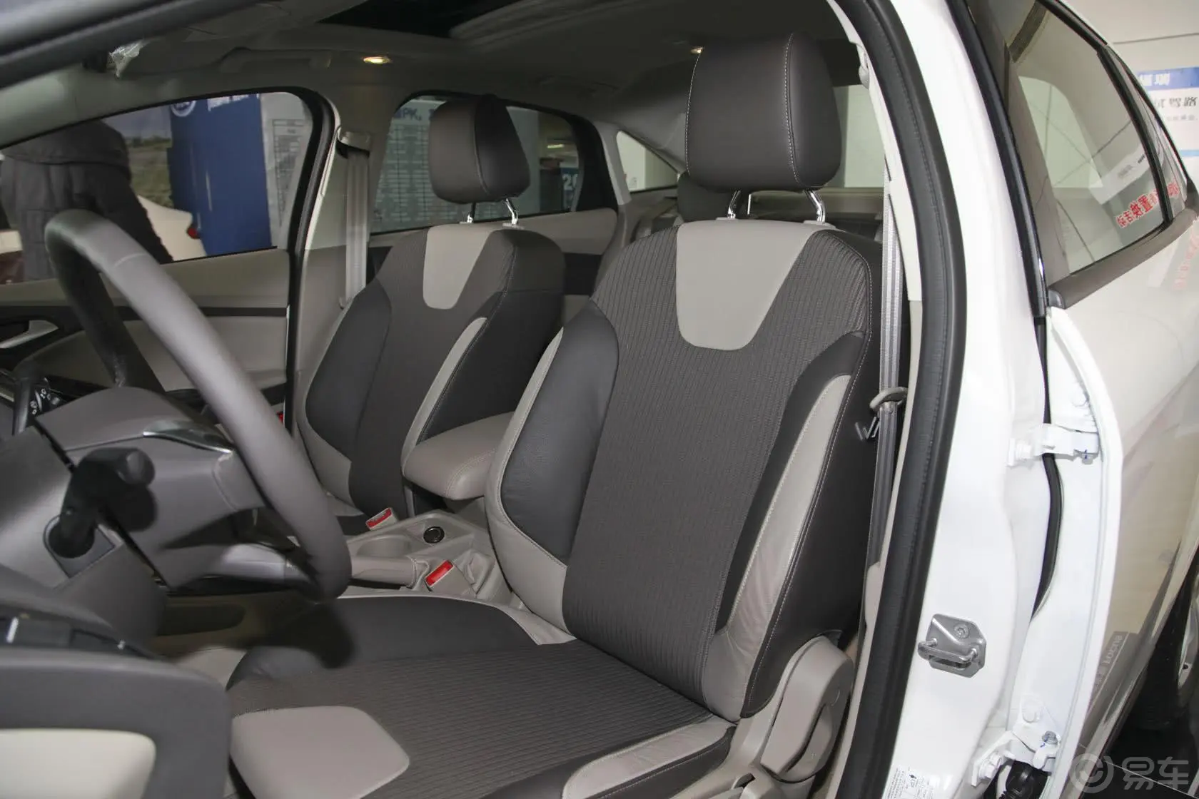 福克斯三厢 1.6L 自动 风尚型驾驶员座椅