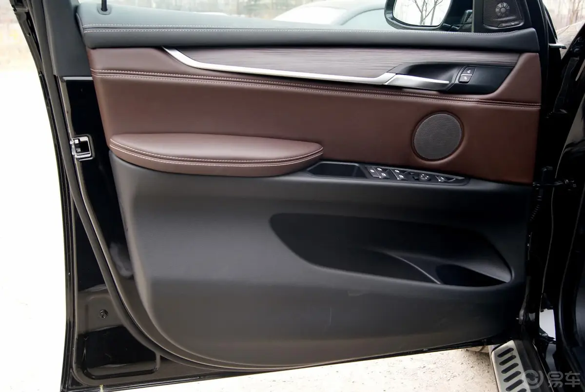 宝马X5(进口)xDrive35i 尊享型驾驶员侧车门内门板