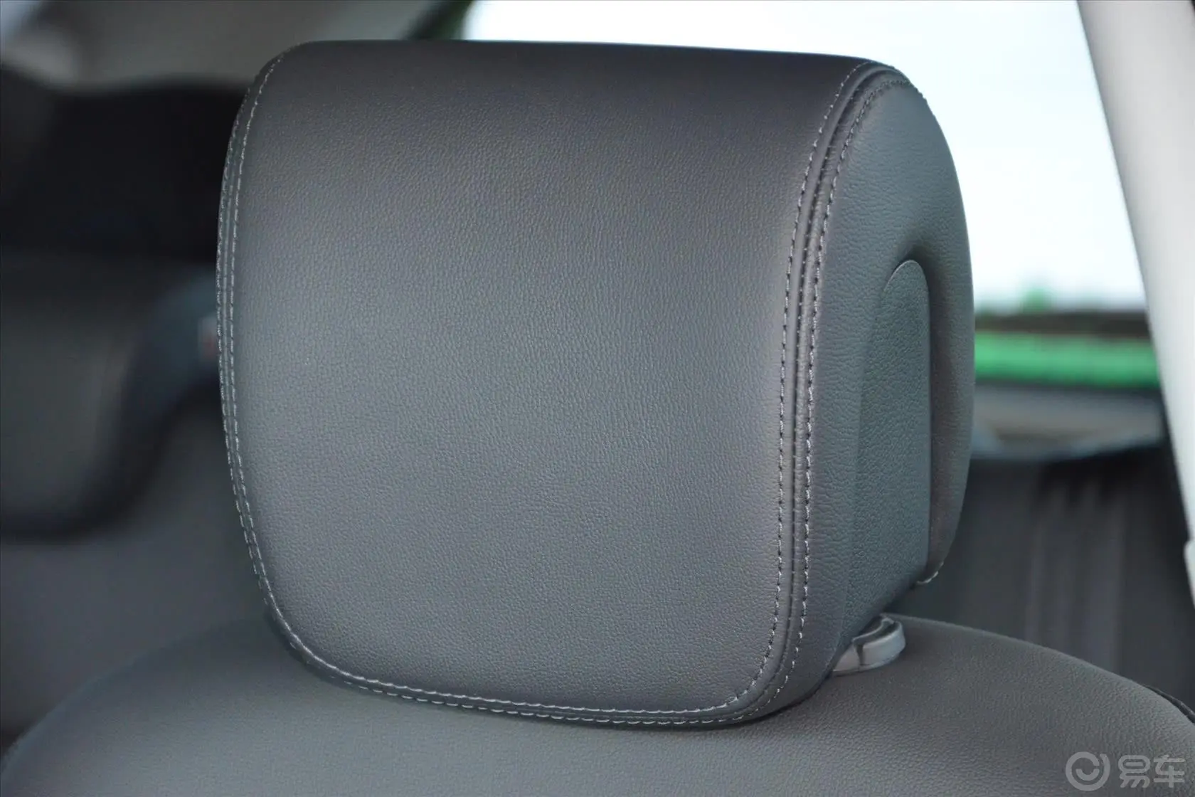 胜达改款 2.0T DLX 四驱 自动 尊贵型驾驶员头枕