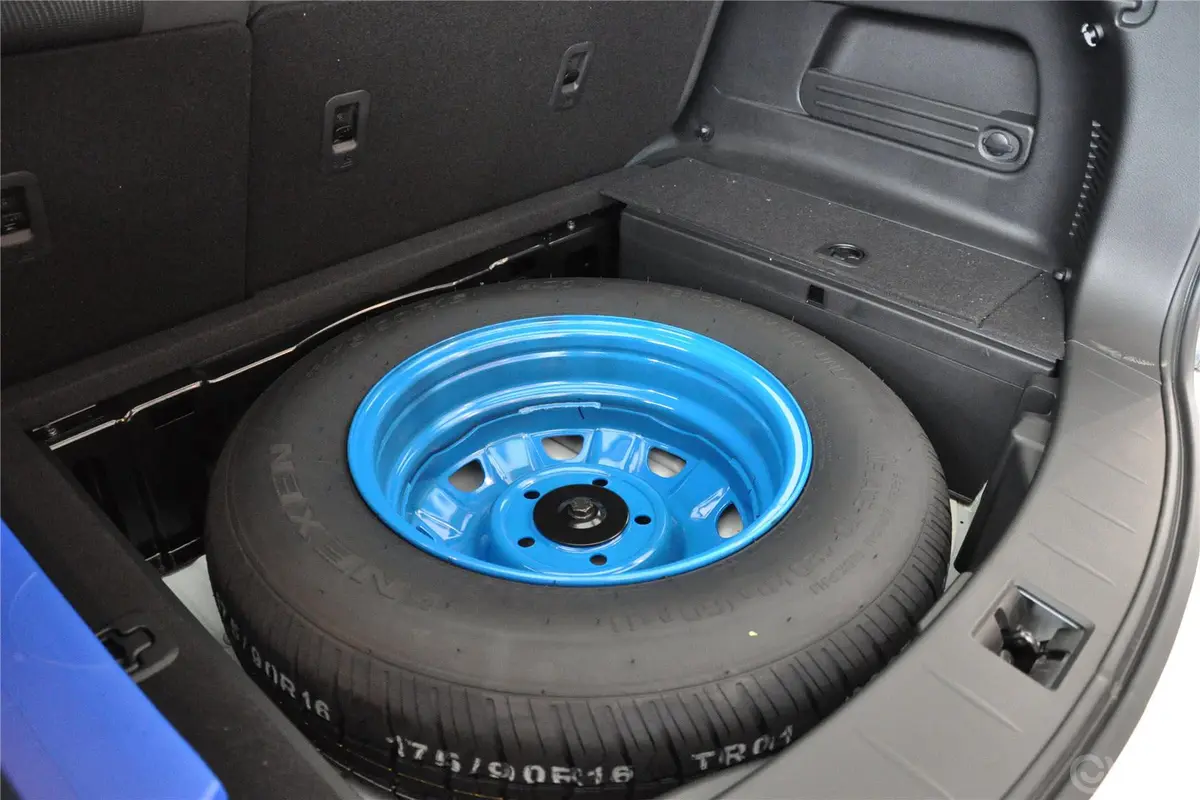 爱腾2.3L 汽油 两驱自动舒适版备胎