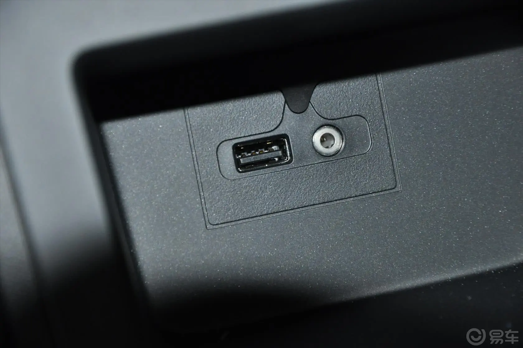 荣威3501.5L 手动 讯驰版USB接口