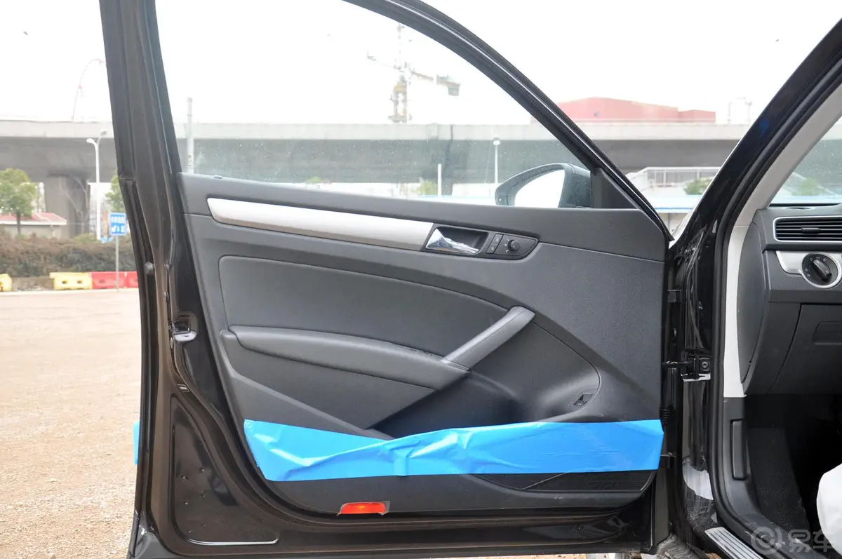帕萨特1.4T 手动 尊雅版驾驶员侧车门内门板