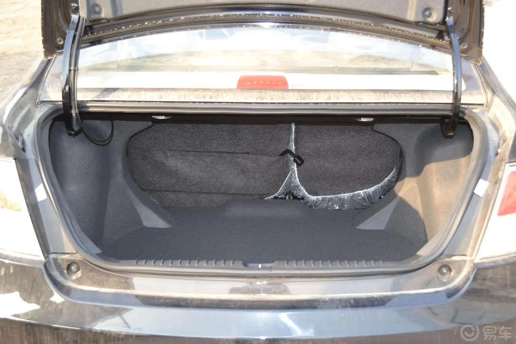 吉利GC71.5L 手动 舒适型行李箱空间