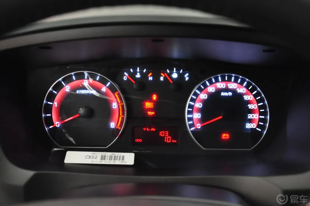爱腾2.0T 柴油 两驱手动进取版仪表盘背光显示