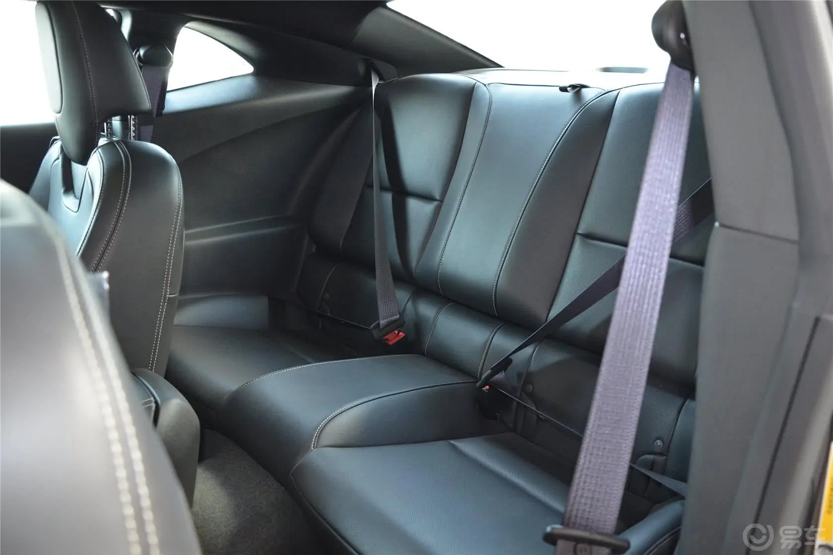 科迈罗3.6L  V6 自动 传奇性能版后排座椅
